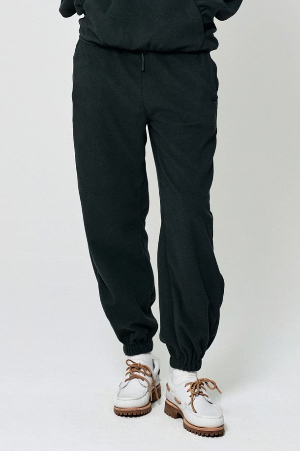 GOALSTUDIO - 캐주얼팬츠 - ESSENTIAL EMBROIDERY FLEECE JOGGER-CHARCOAL