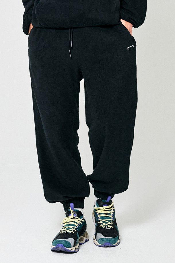 GOALSTUDIO - 캐주얼팬츠 - ESSENTIAL EMBROIDERY FLEECE JOGGER-BLACK