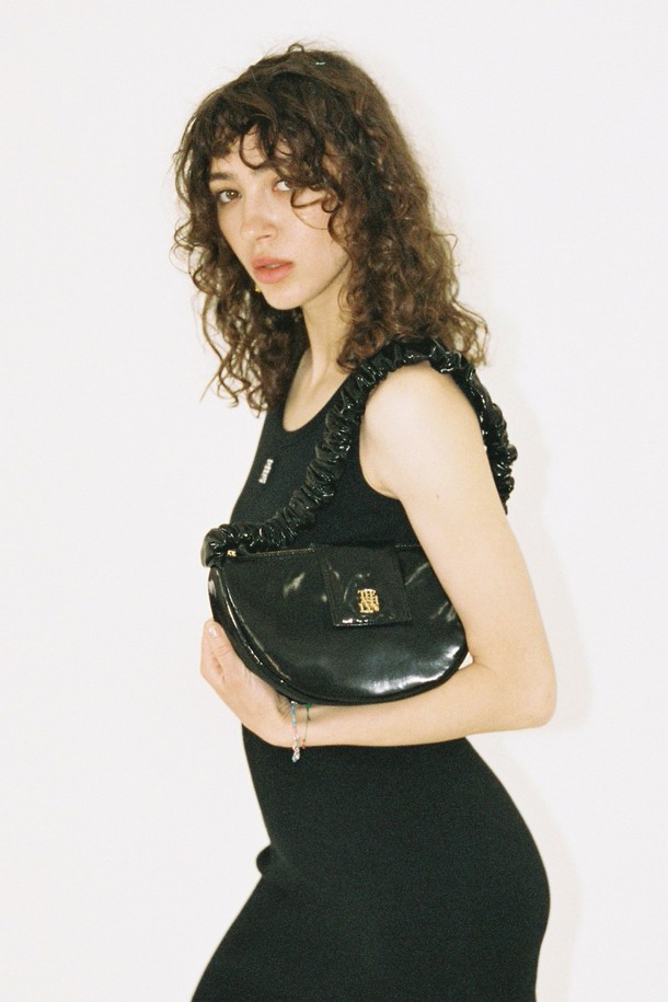 THE ASHLYNN - 숄더백 - RIRI RUCHED SHOULDER BAG_BLACK