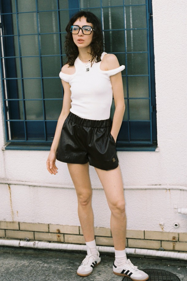 THE ASHLYNN - 쇼트팬츠 - GOLETA LEATHER SHORTS_BROWN (GOLD)