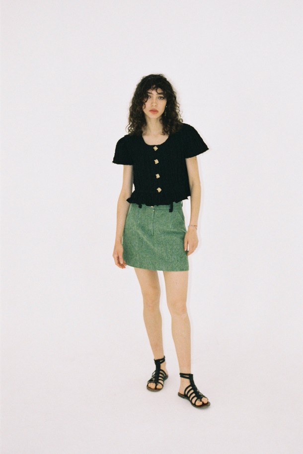 THE ASHLYNN - 블라우스 - STACIE WRINKLED CROP BLOUSE_BLACK