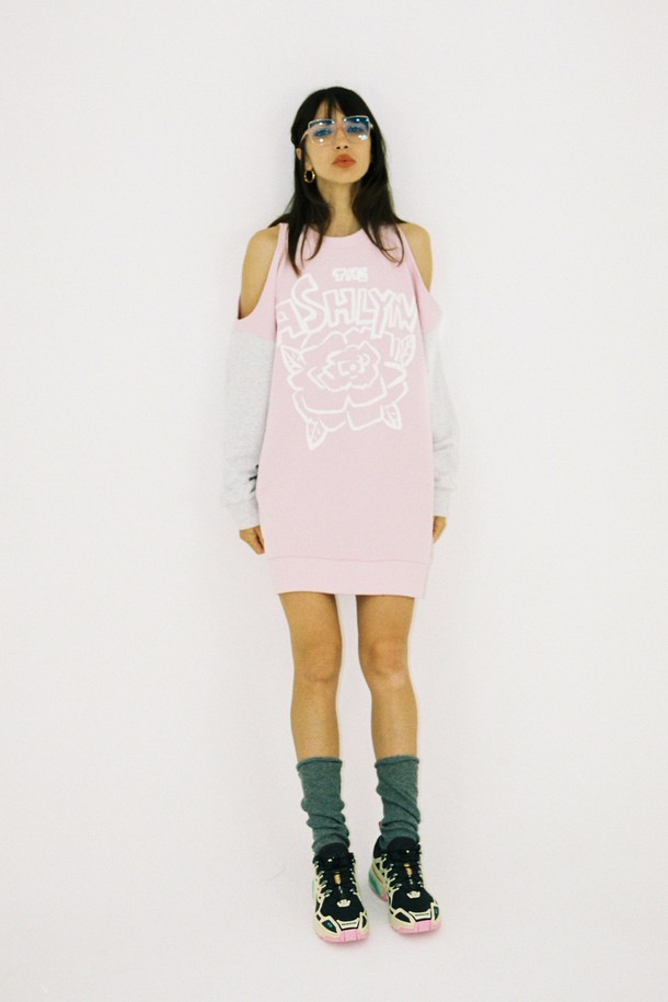 THE ASHLYNN - 스웻셔츠 - SERENA CUTOUT LONG SWEATSHIRT_PINK