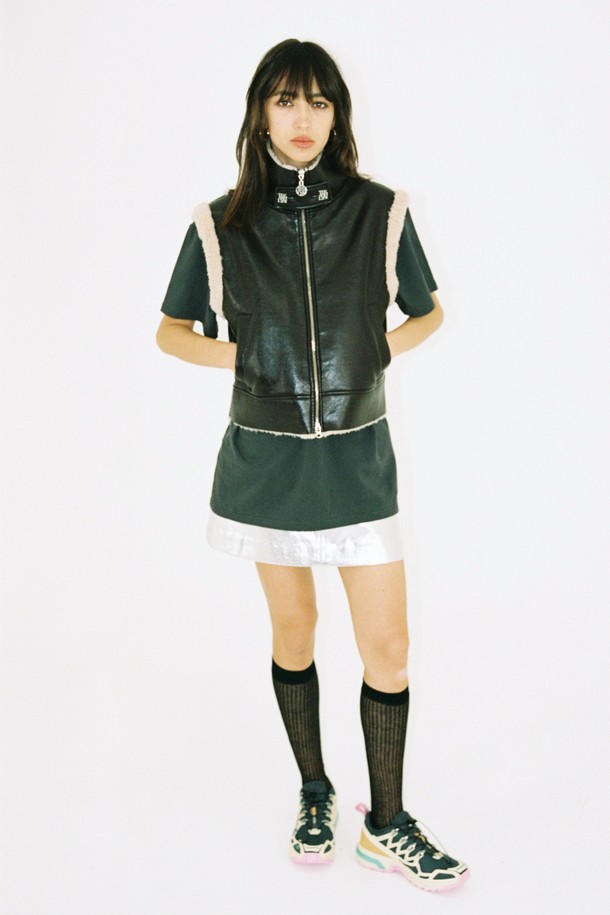 THE ASHLYNN - 베스트 - RORA CROP SHEARLING VEST_BROWN