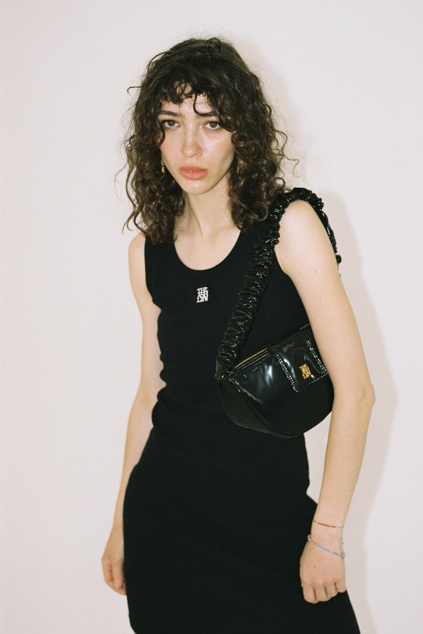 THE ASHLYNN - 숄더백 - RIRI RUCHED SHOULDER BAG_BLACK