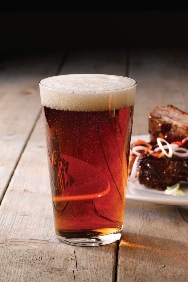 [비크릴라] 강화유리컵 CONIL 330ml는 음료, 맥주 등 다양한 용도로 활용 가능한 330ml 용량의 투명 유리컵입니다. 일반 유리보다 5배 강화된 강화유리에 135도의 온도차를 견디는 내열성을 더해 안심하고 사용할 수 있으며, 전자레인지 및 식기세척기 사용이 가능합니다. 기본 컵 스타일에 베스트셀러 디자인을 적용, 우수한 그립감을 제공하며, 파손 시 작은 조각으로 분리되어 안전합니다.
