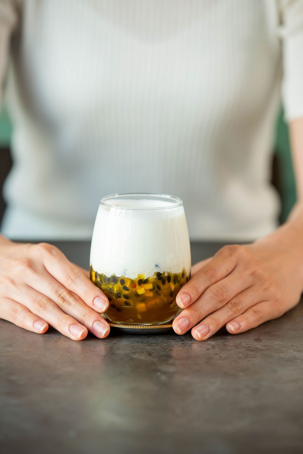 [비크릴라] 강화유리컵 SYRAH 350ml는 내구성이 강한 강화유리 소재로 제작되어 일상에서 안심하고 사용할 수 있습니다. 투명한 디자인의 이 음료용 글라스는 350ml 용량으로 다양한 음료를 담기에 적합합니다. 깔끔한 디자인이 돋보이는 [비크릴라] 강화유리컵은 내열성이 뛰어나 실용적입니다.
