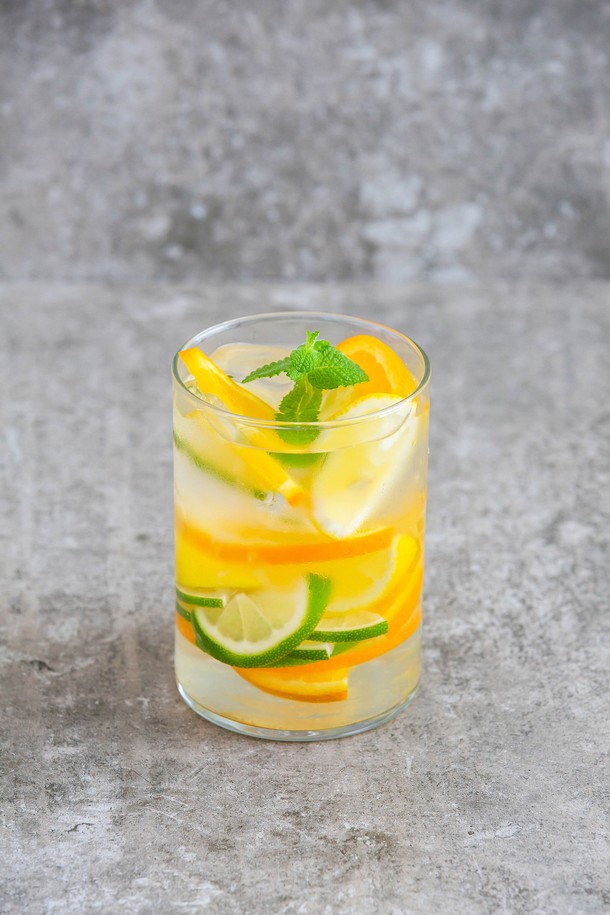 [비크릴라] 강화유리컵 JERTE는 470ml 용량의 주방용 유리컵입니다. 강화유리 소재로 일반 유리 대비 5배 강화되었으며, 135도 온도차에도 안전하고 전자레인지와 식기세척기 사용이 가능합니다. 심플한 직선형 디자인에 넓은 입구를 가지고 있으며, 아이스커피, 에이드, 주스 등 다양한 음료를 담기에 적합합니다.
