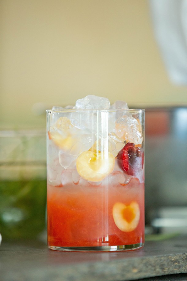 [비크릴라] 강화유리컵 JERTE는 470ml 용량의 주방용 유리컵입니다. 강화유리 소재로 일반 유리 대비 5배 강화되었으며, 135도 온도차에도 안전하고 전자레인지와 식기세척기 사용이 가능합니다. 심플한 직선형 디자인에 넓은 입구를 가지고 있으며, 아이스커피, 에이드, 주스 등 다양한 음료를 담기에 적합합니다.
