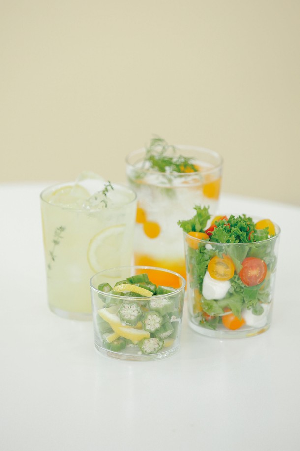 비크릴라 시드라 강화유리컵은 내구성과 내열성이 뛰어난 360ml 용량의 투명 유리컵입니다. 음료를 담기에 적합하며 주방용품으로 활용도가 높습니다. 강화유리 소재로 제작되어 오랫동안 사용할 수 있습니다.
