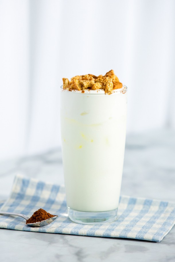 **[비크릴라] 강화유리컵 SEIRA 360ml**는 맥주, 음료, 커피 등 다양한 음료를 즐기기에 적합한 유리컵입니다. 강화유리 소재로 제작되어 일반 유리보다 5배 강하며, 135도 온도차를 견디는 내열성을 갖춰 안심하고 사용할 수 있습니다. 전자레인지 및 식기세척기 사용이 가능하며 적층 보관이 용이해 실용적입니다. 슬림한 라인과 뛰어난 그립감, 음료 본연의 색상을 살려주는 디자인이 특징입니다. 높이는 144.5mm, 지름은 73mm이며, 제조 공정상 바닥면 수평, 용량 및 크기에 약간의 차이, 테두리 곡률, 돌기, 기포, 새 제품의 뿌옇게 보이는 현상이 발생할 수 있습니다.
