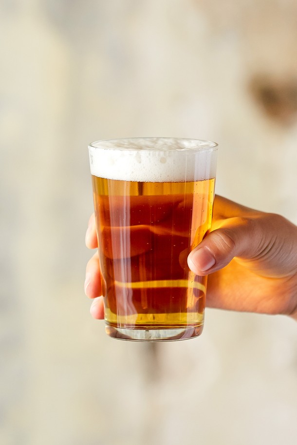 [비크릴라] 코닐 시리즈의 강화유리컵은 220ml 용량으로 음료 및 주방에서 다용도로 활용 가능하며, 전자레인지와 식기세척기 사용이 가능합니다. 일반 유리 대비 5배 강화된 내구성과 135도 온도차를 견디는 내열성을 갖췄으며, 파손 시 작은 조각으로 분리되어 안전합니다. 투명하고 컴팩트한 디자인의 이 유리컵은 적층이 가능하며, 일반 강화유리 대비 15% 경량화되어 사용 편의성을 높였습니다.
