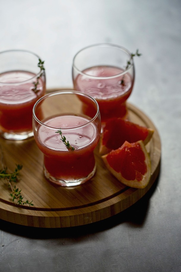 [비크릴라] FAMILIA 유리컵은 180ml 용량의 투명한 강화유리 소재 컵입니다. 내구성과 내열성이 뛰어나 주방이나 식탁에서 오랫동안 안심하고 사용할 수 있습니다. 비크릴라 FAMILIA 유리컵은 다양한 음료를 담기에 적합한 식기류입니다.
