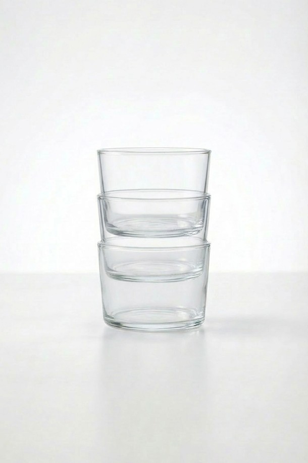 [비크릴라] 시드라 강화유리컵 230ml는 음료를 더욱 돋보이게 해주는 투명 유리컵입니다. 내구성이 뛰어난 강화유리 소재로 제작되어 일상생활에서 안심하고 사용할 수 있습니다. 심플하고 세련된 디자인으로 어떤 음료든 잘 어울리며, 230ml 용량으로 다양한 음료를 즐기기에 적합합니다. 투명한 유리 재질은 내용물을 시각적으로 보여주어 더욱 매력적입니다. [비크릴라] 시드라 강화유리컵으로 소중한 일상을 더욱 특별하게 만들어보세요.
