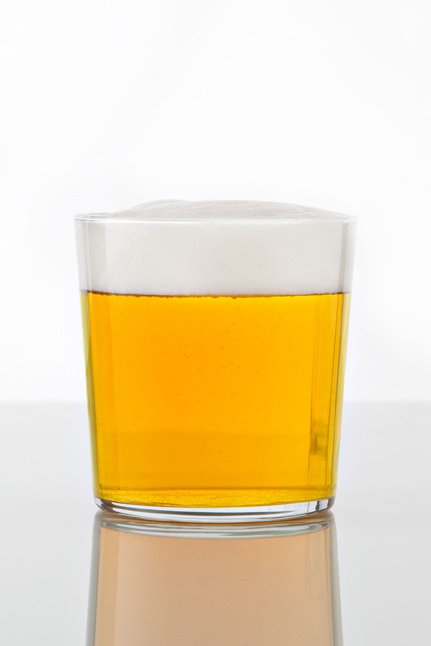 비크릴라 시드라 강화유리컵은 내구성과 내열성이 뛰어난 360ml 용량의 투명 유리컵입니다. 음료를 담기에 적합하며 주방용품으로 활용도가 높습니다. 강화유리 소재로 제작되어 오랫동안 사용할 수 있습니다.
