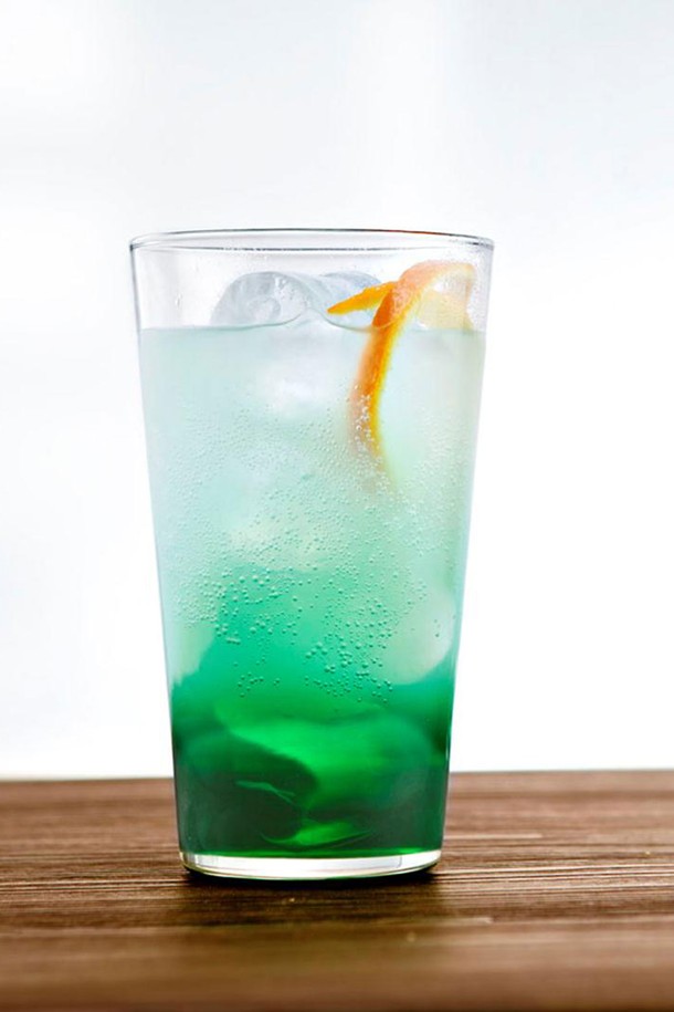 [비크릴라] 강화유리컵 CONIL 660ml는 음료나 주방에서 다용도로 사용할 수 있는 투명한 유리컵입니다. 일반 유리보다 5배 강화된 튼튼한 내구성을 자랑하며, 전자레인지와 식기세척기 사용이 가능하고 135도의 온도차까지 견딜 수 있는 내열성을 갖췄습니다. 클래식한 형태의 스택형 디자인으로 적층이 가능하며, 파손 시 작은 조각으로 분리되어 안전합니다.
