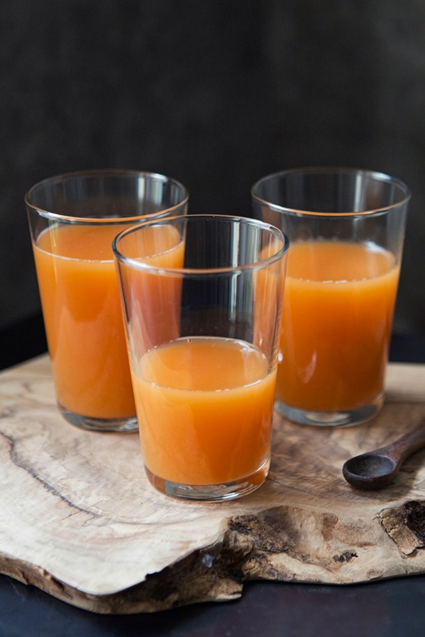 [비크릴라] 코닐 시리즈의 강화유리컵은 220ml 용량으로 음료 및 주방에서 다용도로 활용 가능하며, 전자레인지와 식기세척기 사용이 가능합니다. 일반 유리 대비 5배 강화된 내구성과 135도 온도차를 견디는 내열성을 갖췄으며, 파손 시 작은 조각으로 분리되어 안전합니다. 투명하고 컴팩트한 디자인의 이 유리컵은 적층이 가능하며, 일반 강화유리 대비 15% 경량화되어 사용 편의성을 높였습니다.
