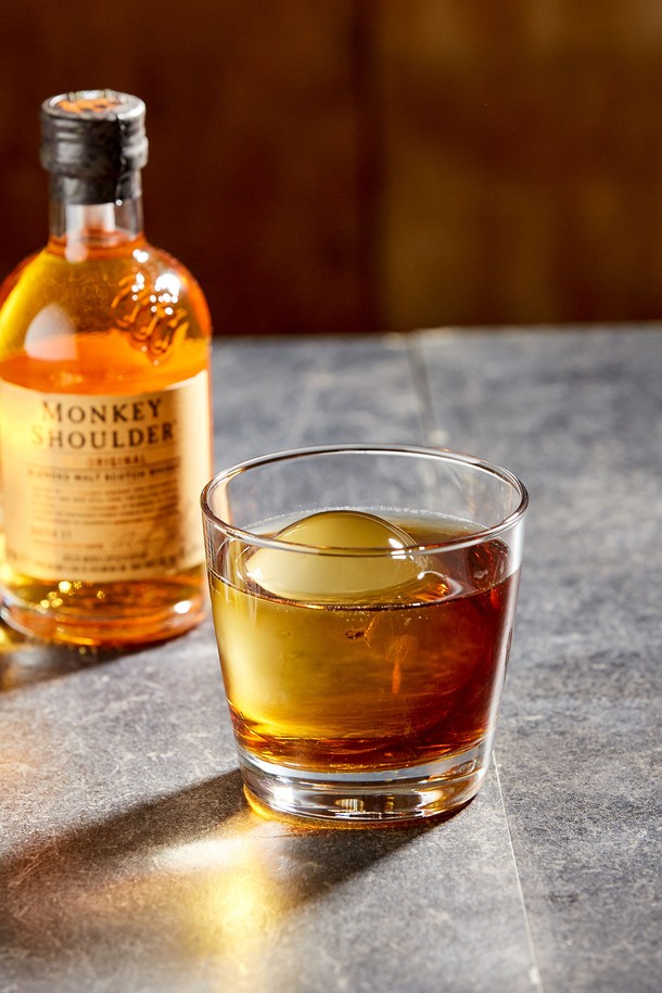 [비크릴라] SEIRA 강화유리컵은 265ml 용량의 음료, 위스키, 칵테일 겸용 유리컵입니다. 일반 유리 대비 5배 강화된 내구성과, 전자레인지 및 식기세척기 사용 가능, 적층 기능까지 갖춘 실용적인 제품입니다. ISO 인증을 획득한 친환경 강화유리를 사용하여 제작되었으며, 넓은 입구와 뛰어난 그립감을 제공하고 파손 시 작은 조각으로 분리되어 안전합니다.
