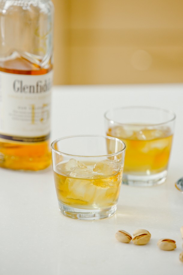 [비크릴라] SEIRA 강화유리컵은 265ml 용량의 음료, 위스키, 칵테일 겸용 유리컵입니다. 일반 유리 대비 5배 강화된 내구성과, 전자레인지 및 식기세척기 사용 가능, 적층 기능까지 갖춘 실용적인 제품입니다. ISO 인증을 획득한 친환경 강화유리를 사용하여 제작되었으며, 넓은 입구와 뛰어난 그립감을 제공하고 파손 시 작은 조각으로 분리되어 안전합니다.
