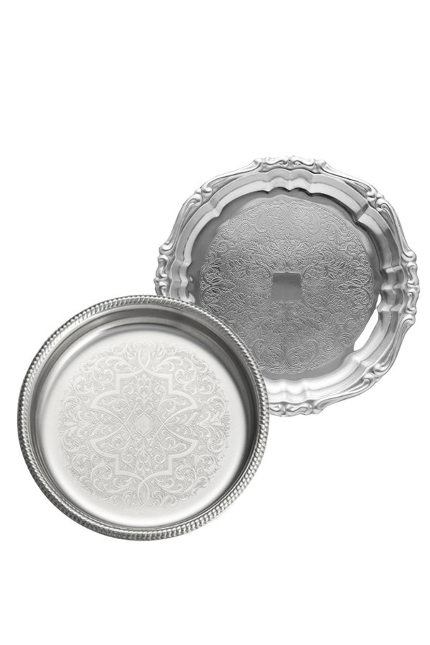 [모타] 클래식 원형접시 선물세트(2P)는 고급 스테인리스스틸 소재에 클래식하고 엘레강스한 바로크 패턴과 노트 모양 릴리프 디자인을 더해 특별함을 선사합니다. 에피타이저, 코스터, 와인 안주 플레이트, 장식용, 소품 보관 등 다용도로 활용 가능하며, 식사 분위기를 한층 끌어올려 일상용과 접대용 모두 만족스러운 사용감을 제공합니다. 2개 세트로 구성되어 소중한 분들께 품격 있는 선물을 하거나, 특별한 날의 테이블 세팅을 완성해보세요.
