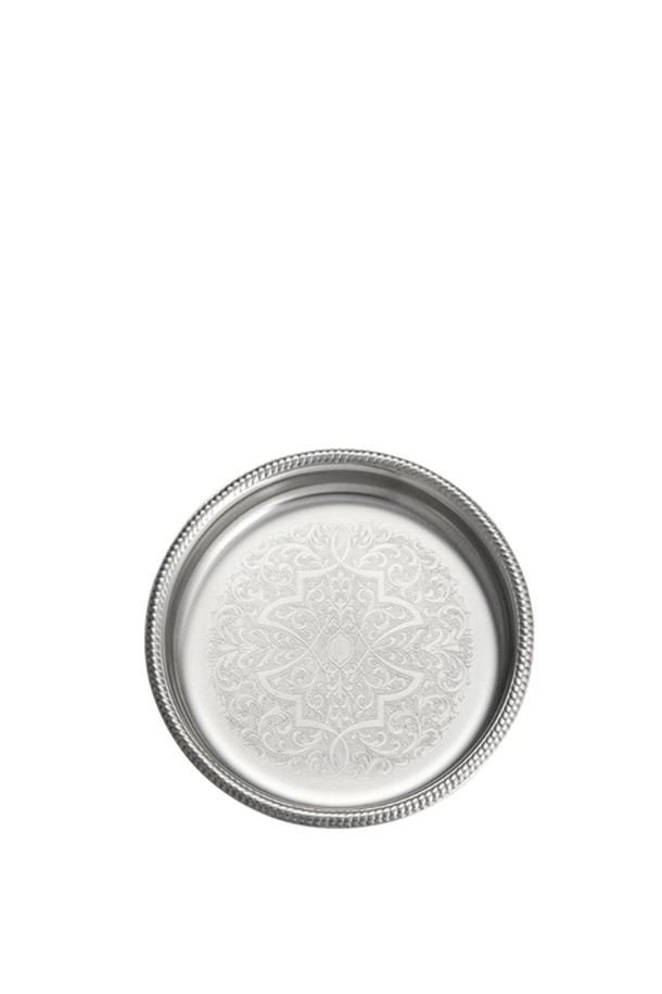 [모타] 클래식 원형접시 선물세트(2P)는 고급 스테인리스스틸 소재에 클래식하고 엘레강스한 바로크 패턴과 노트 모양 릴리프 디자인을 더해 특별함을 선사합니다. 에피타이저, 코스터, 와인 안주 플레이트, 장식용, 소품 보관 등 다용도로 활용 가능하며, 식사 분위기를 한층 끌어올려 일상용과 접대용 모두 만족스러운 사용감을 제공합니다. 2개 세트로 구성되어 소중한 분들께 품격 있는 선물을 하거나, 특별한 날의 테이블 세팅을 완성해보세요.
