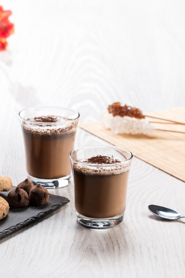 [비크릴라] 강화유리컵 MOKKA 110ml는 강화유리 소재로 제작되어 내구성과 내열성이 뛰어난 음료용 컵입니다. 투명한 색상의 이 컵은 110ml 용량으로 카페나 일상에서 음료를 즐기기에 적합하며, 모카 시리즈 특유의 디자인이 돋보이는 주방용품 및 테이블웨어입니다.
