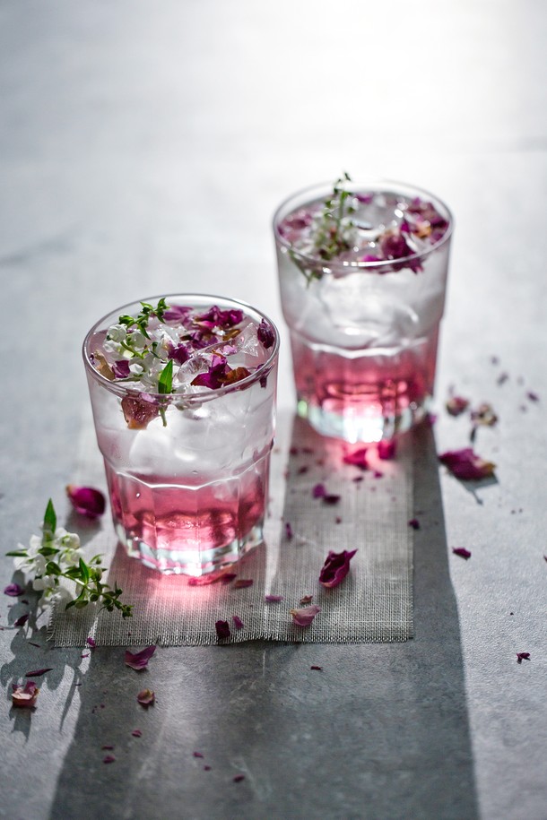 [비크릴라] 스태커블 강화유리컵 NERVION 290ml는 음료와 커피를 즐기기 좋은 유리컵입니다. 강화유리 소재로 일반 유리보다 5배 튼튼하며, 135도의 급격한 온도 변화에도 견딜 수 있습니다. 전자레인지 및 식기세척기 사용이 가능하며, 쌓아서 보관할 수 있어 실용적입니다. 290ml 용량의 우아한 형태에 안전 파손 설계와 ISO 인증을 받아 안심하고 사용할 수 있습니다.
