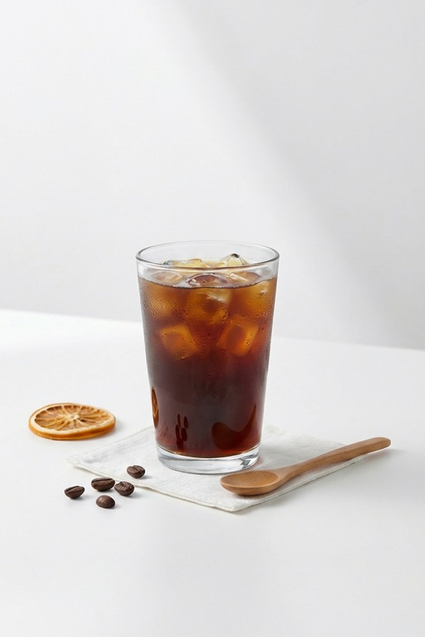 [비크릴라] 강화유리컵 BELAGUA(벨라구아) 420ml는 세련된 디자인으로 맥주나 음료를 더욱 돋보이게 해줍니다. 강화유리로 제작되어 일반 유리 대비 5배 강하며, 135°C의 내열성을 갖춰 전자레인지와 식기세척기 사용이 가능합니다. 420ml 용량으로 적층 보관이 용이하며, 파손 시 작은 조각으로 분리되어 안전합니다. 높이 124mm, 지름 86mm이며, 동급 대비 15% 가벼워 편리하게 사용할 수 있습니다.
