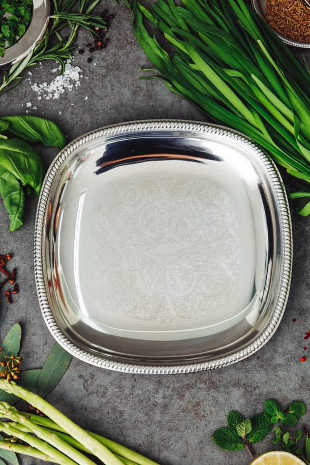 [모타] 산마르코 클래식 사각 접시 21은 에폭시 소재에 실버 색상으로 마감된 식기입니다. 클래식한 디자인과 테두리 장식이 특징이며, 무지 패턴으로 깔끔함을 더했습니다. 21cm 크기의 사각 형태는 다양한 음식을 담기에 적합합니다. 식기세척기 사용이 가능하여 편리하게 관리할 수 있습니다. 주방에 고급스러움을 더하는 산마르코 클래식 사각 접시 21을 만나보세요.
