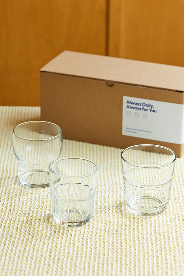 비크릴라 데일리 강화유리컵 3종 선물세트는 음료를 즐기기에 좋은 데일리 유리컵 세트입니다. 투명한 디자인으로 내용물을 시각적으로 확인할 수 있으며, 강화유리 소재로 제작되어 내구성과 내열성이 뛰어납니다. 실용적인 구성으로 일상생활에서 편리하게 사용할 수 있으며, 선물용으로도 좋습니다. 3종 세트로 구성되어 다양한 음료를 즐기기에 적합합니다. 데일리 사용에 적합한 실용적인 유리컵 세트를 만나보세요.
