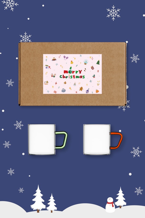 비젼글래스 크리스마스 에디션 컬러 머그컵 S 190ml 선물세트(2P)는 투명한 유리 소재로 제작되어 내용물을 시각적으로 확인할 수 있는 머그컵 세트입니다. 전자레인지, 식기세척기, 냉동고 사용이 가능하여 실용적이며, 350도의 높은 내열 온도와 -40도의 내냉 온도를 견딜 수 있습니다. 가볍고 투명도가 높은 내열 유리로 제작되어 음료용으로 적합하며, 190ml 용량의 머그컵 2개가 한 세트로 구성되어 있습니다. 제조 과정상 기포, 스크래치, 검은 점이 있을 수 있으며, 급격한 온도 변화에는 주의해야 합니다. 가스레인지에서는 직접 가열할 수 없습니다.
