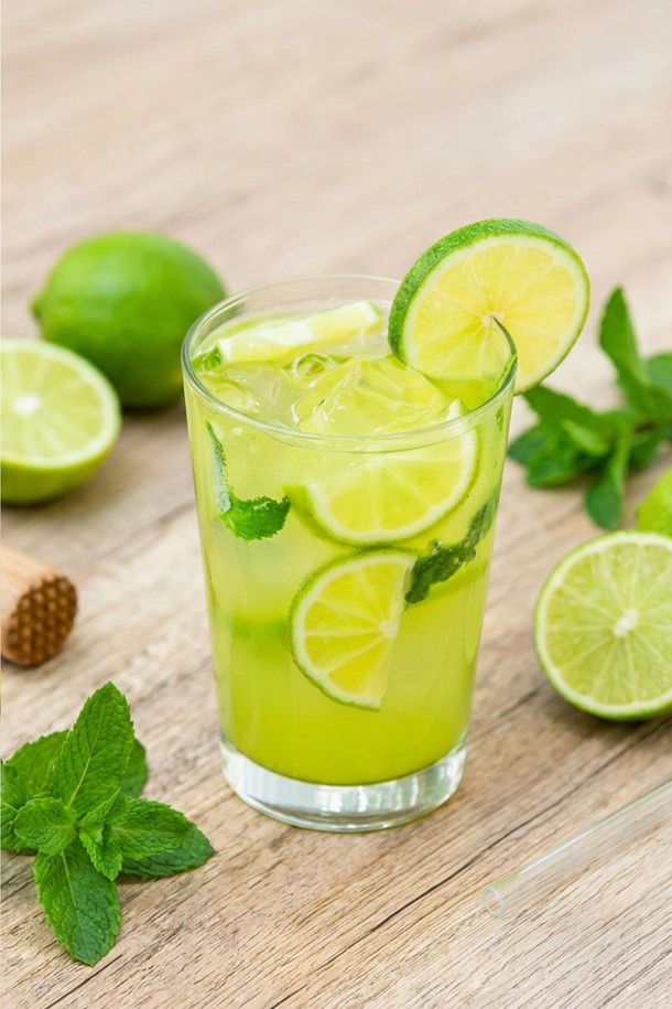 [비크릴라] 강화유리컵 BELAGUA(벨라구아) 420ml는 세련된 디자인으로 맥주나 음료를 더욱 돋보이게 해줍니다. 강화유리로 제작되어 일반 유리 대비 5배 강하며, 135°C의 내열성을 갖춰 전자레인지와 식기세척기 사용이 가능합니다. 420ml 용량으로 적층 보관이 용이하며, 파손 시 작은 조각으로 분리되어 안전합니다. 높이 124mm, 지름 86mm이며, 동급 대비 15% 가벼워 편리하게 사용할 수 있습니다.
