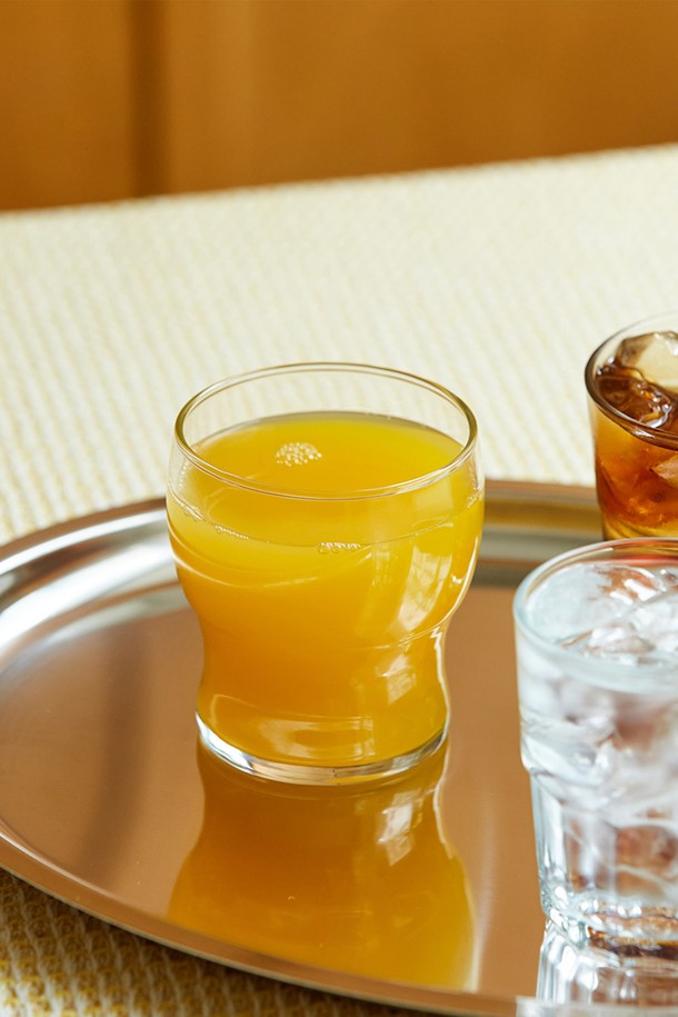 비크릴라 데일리 강화유리컵 3종 선물세트는 음료를 즐기기에 좋은 데일리 유리컵 세트입니다. 투명한 디자인으로 내용물을 시각적으로 확인할 수 있으며, 강화유리 소재로 제작되어 내구성과 내열성이 뛰어납니다. 실용적인 구성으로 일상생활에서 편리하게 사용할 수 있으며, 선물용으로도 좋습니다. 3종 세트로 구성되어 다양한 음료를 즐기기에 적합합니다. 데일리 사용에 적합한 실용적인 유리컵 세트를 만나보세요.
