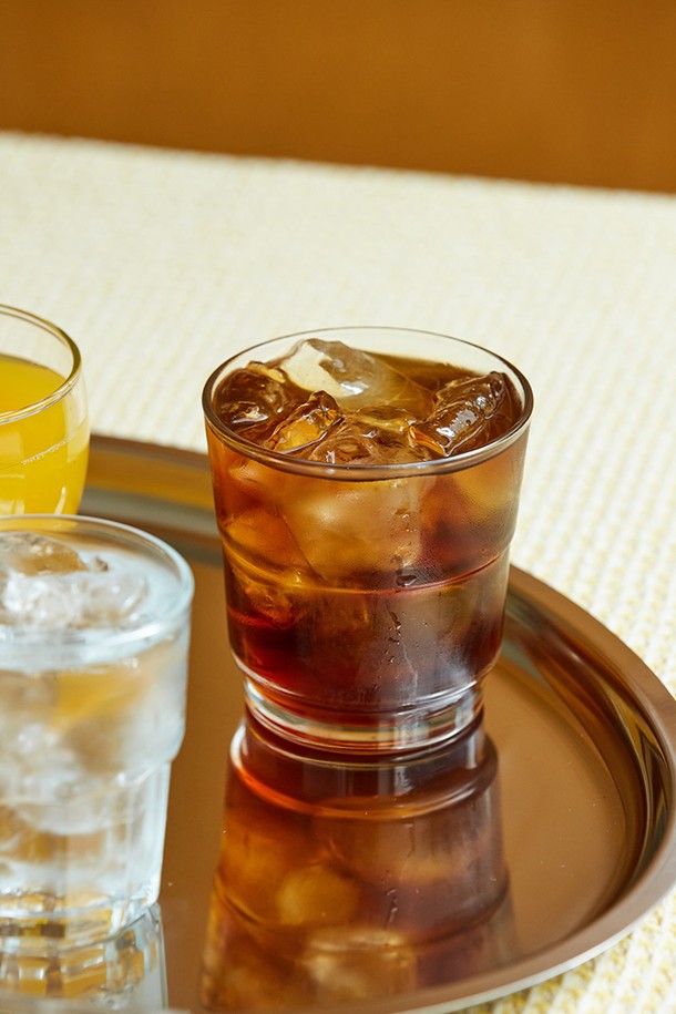 비크릴라 데일리 강화유리컵 3종 선물세트는 음료를 즐기기에 좋은 데일리 유리컵 세트입니다. 투명한 디자인으로 내용물을 시각적으로 확인할 수 있으며, 강화유리 소재로 제작되어 내구성과 내열성이 뛰어납니다. 실용적인 구성으로 일상생활에서 편리하게 사용할 수 있으며, 선물용으로도 좋습니다. 3종 세트로 구성되어 다양한 음료를 즐기기에 적합합니다. 데일리 사용에 적합한 실용적인 유리컵 세트를 만나보세요.
