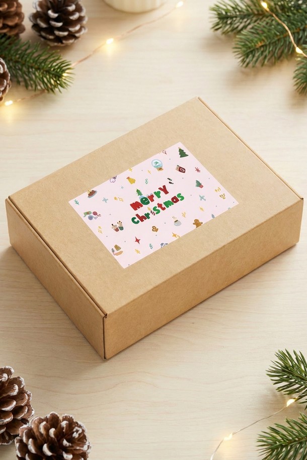 비젼글래스 크리스마스 에디션 컬러 머그컵 S 190ml 선물세트(2P)는 투명한 유리 소재로 제작되어 내용물을 시각적으로 확인할 수 있는 머그컵 세트입니다. 전자레인지, 식기세척기, 냉동고 사용이 가능하여 실용적이며, 350도의 높은 내열 온도와 -40도의 내냉 온도를 견딜 수 있습니다. 가볍고 투명도가 높은 내열 유리로 제작되어 음료용으로 적합하며, 190ml 용량의 머그컵 2개가 한 세트로 구성되어 있습니다. 제조 과정상 기포, 스크래치, 검은 점이 있을 수 있으며, 급격한 온도 변화에는 주의해야 합니다. 가스레인지에서는 직접 가열할 수 없습니다.
