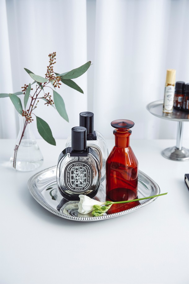 [모타] 산마르코 클래식 사각 접시 21은 에폭시 소재에 실버 색상으로 마감된 식기입니다. 클래식한 디자인과 테두리 장식이 특징이며, 무지 패턴으로 깔끔함을 더했습니다. 21cm 크기의 사각 형태는 다양한 음식을 담기에 적합합니다. 식기세척기 사용이 가능하여 편리하게 관리할 수 있습니다. 주방에 고급스러움을 더하는 산마르코 클래식 사각 접시 21을 만나보세요.
