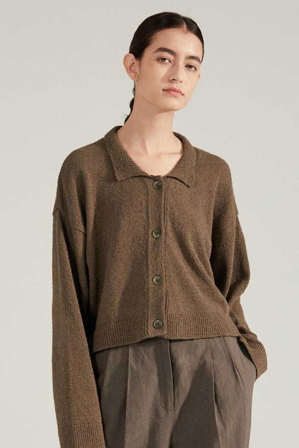 Quafe - 가디건 - BOUCKLE SHORT CARDIGAN_Brown