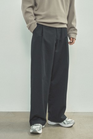 P10026 One-tuck wide cotton pants