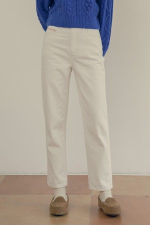 [23 WINTER] P3175 Classic tapered cream jeans