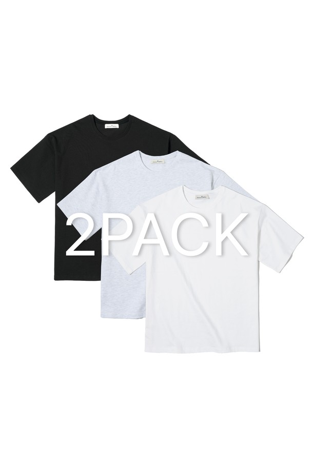 [2PACK] A3414 보이프렌드 티셔츠는 베이직한 스타일을 추구하는 여성들을 위한 여름철 필수 아이템입니다. 부드러운 면 소재와 얇은 두께감으로 편안한 착용감을 선사하며, 멜란지 화이트, 블랙, 화이트 세 가지 컬러로 출시되었습니다. 오버핏 디자인과 라운드넥, 반소매 기장으로 캐주얼, 미니멀, 클래식 스타일을 모두 소화할 수 있습니다. 신축성이 뛰어나고 변형을 최소화하는 고밀도 원단으로 제작되었으며, 2개 세트 구성으로 실용성을 더했습니다. 데이트룩, 쇼핑룩 등 다양한 TPO에 활용하여 스타일리시함을 연출해보세요.
