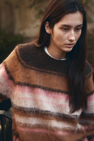 [25WINTER] KN4276 그라데이션 스트라이프 니트