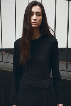 [25WINTER] A3559 에센셜 라운드 티셔츠