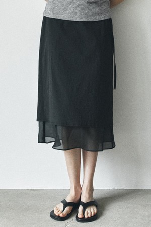 [26SPRING] P3284 오버레이 미디 스커트