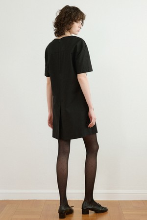 [26SPRING] A3568 절개 미니 원피스