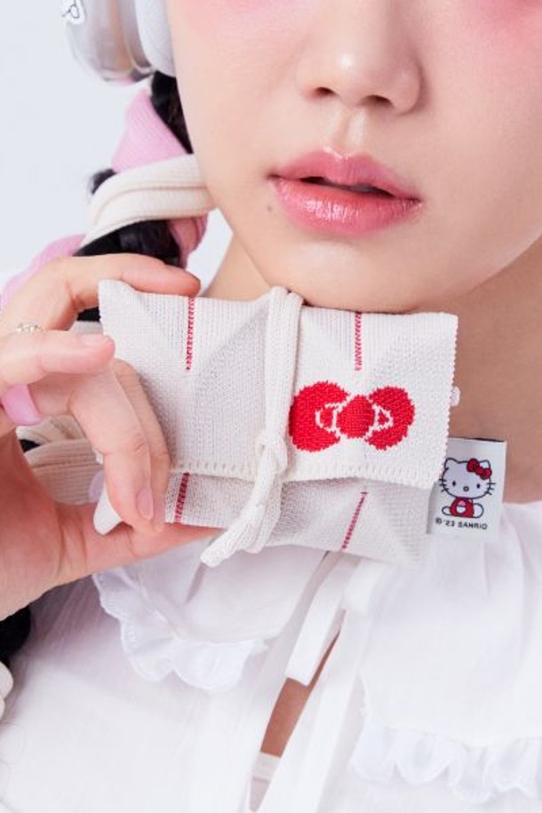 JOSEPH AND STACEY - 가방/지갑 - Lucky Pleats Knit Card Wallet Hello Kitty Vanilla