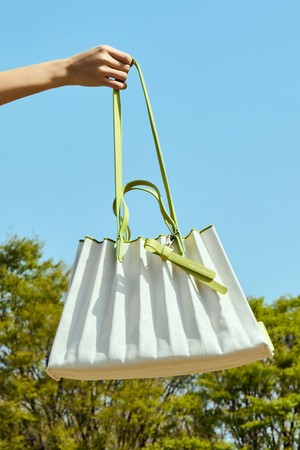 Lucky Pleats Canvas Coated Shopper L with Ribbon Lime