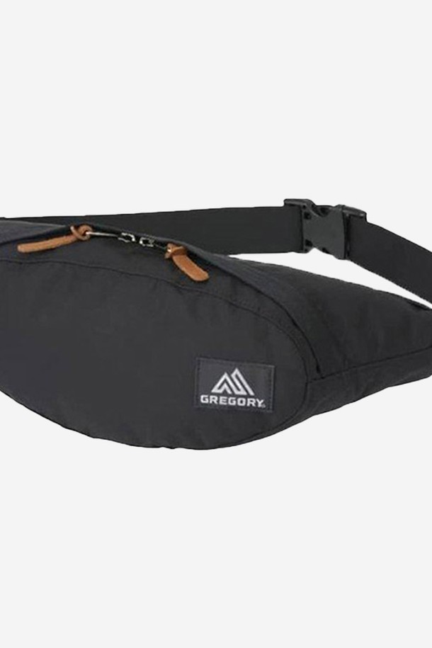 그레고리 테일러너 V2 - BLACK(08J29573)는 일상 및 여행에 적합한 남성용 웨이스트백입니다. 블랙 색상의 무지 디자인으로, 나일론 소재와 반원 형태가 특징입니다. 미디엄 사이즈로, 버클 디자인 장식과 지퍼형 잠금 방식으로 내용물을 안전하게 보관할 수 있습니다. 조절 가능한 스트랩과 로고 디테일이 돋보이며, 캐주얼, 미니멀, 시티보이 스타일의 여행룩과 휴가룩에 매치하기 좋습니다.
