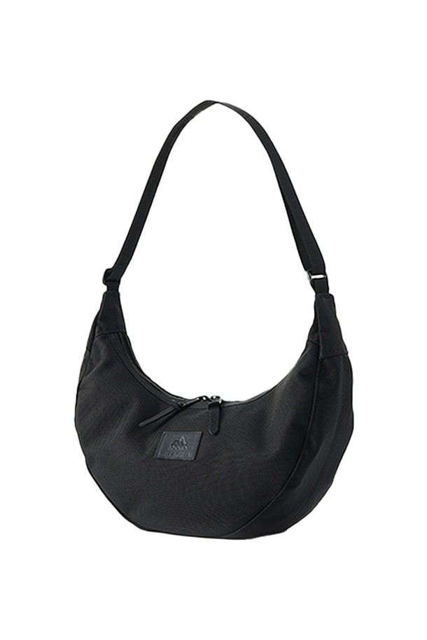 그레고리 래핑 숄더 L - BLACK BALLISTIC(08J09600)은 여성용 숄더백으로, 튼튼한 나일론 소재와 무지 블랙 컬러가 특징입니다. 라지 사이즈의 반원 형태 가방으로, 지퍼형 잠금 방식과 슬림백 스타일, 상단 더블 지퍼, 조절 가능한 숄더 스트랩을 갖춰 멀티 용도로 활용 가능합니다. 세련된 디자인과 실용성을 겸비하여 데일리룩에 포인트 아이템으로 활용하기 좋습니다.
