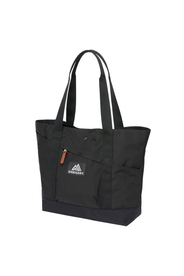 그레고리 마이티토트V2 - 블랙 (08J29552)는 일상과 여행에 모두 적합한, 여성용 미디엄 사이즈 토트백입니다. 튼튼한 나일론 소재의 무지 디자인으로, 블랙 컬러가 어떤 스타일에도 잘 어울립니다. 가죽 지퍼풀로 포인트를 주었으며, 내부 메쉬 포켓과 패딩 바닥, 총 7개의 포켓(외부 4개, 내부 3개)으로 수납력을 높였습니다. 20L 용량으로 넉넉한 수납이 가능하며, 클래식, 미니멀, 캐주얼 스타일의 여행룩, 출근룩에 모두 활용할 수 있습니다. 아웃도어 기능성을 갖춘, 강화된 바닥과 편리한 핸들 디자인 또한 특징입니다.

