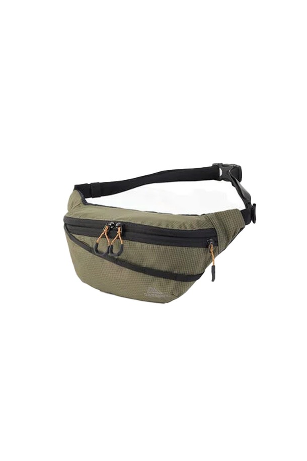 웨이스트팩 AL - KHAKI (HQ494007)는 여성용 미니 사이즈 웨이스트백/힙색입니다. 카키와 블랙 두 가지 색상으로 제공되며, 가볍고 튼튼한 나일론 소재를 사용하여 일상, 하이킹, 러닝 등 다양한 용도로 활용할 수 있습니다. 스포티하고 캐주얼한 스타일로, 데이지 체인, 내부 슬리브, 전면 포켓 등의 특징을 갖추고 있습니다. 지퍼형과 버클형 잠금방식으로 내용물을 안전하게 보관할 수 있으며, 러닝룩에 잘 어울리는 미니멀한 디자인이 돋보입니다.
