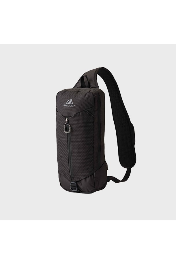 나노 슬링백 - OPTIC BLACK 아웃도어 가방 (43J69042)은 미디엄 사이즈, 무지 디자인의 남성용 슬링백입니다. 블랙 컬러의 나일론 소재로 제작되어 튼튼하고, 가볍게 사용하기 좋습니다. 가방은 사각 형태로, 지퍼로 잠금 방식을 채택하여 소지품을 안전하게 보호합니다. 일상 및 아웃도어 활동에 적합하며, 크로스백 또는 슬링백 형태로 착용 가능하며, 사이즈 조절이 가능합니다. 미니멀, 시티보이 스타일을 연출하기에 좋습니다.
